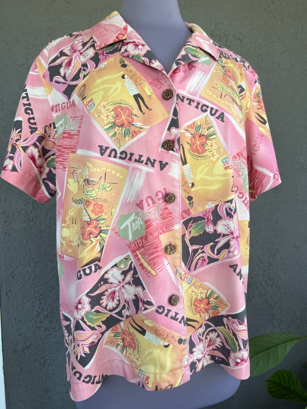 Havana Jack’s Cafe Pink Antigua Hawaiian-style Short-Sleeve Women’s Shirt XL
